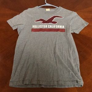 Hollister Graphic tee